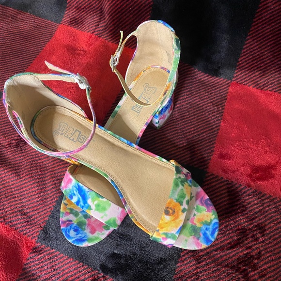 Flowers heels - Picture 1 of 6